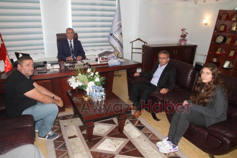 SPORCU DOSTU BAŞKAN AKCAN^'DAN KÜBRA'YA ÖDÜL